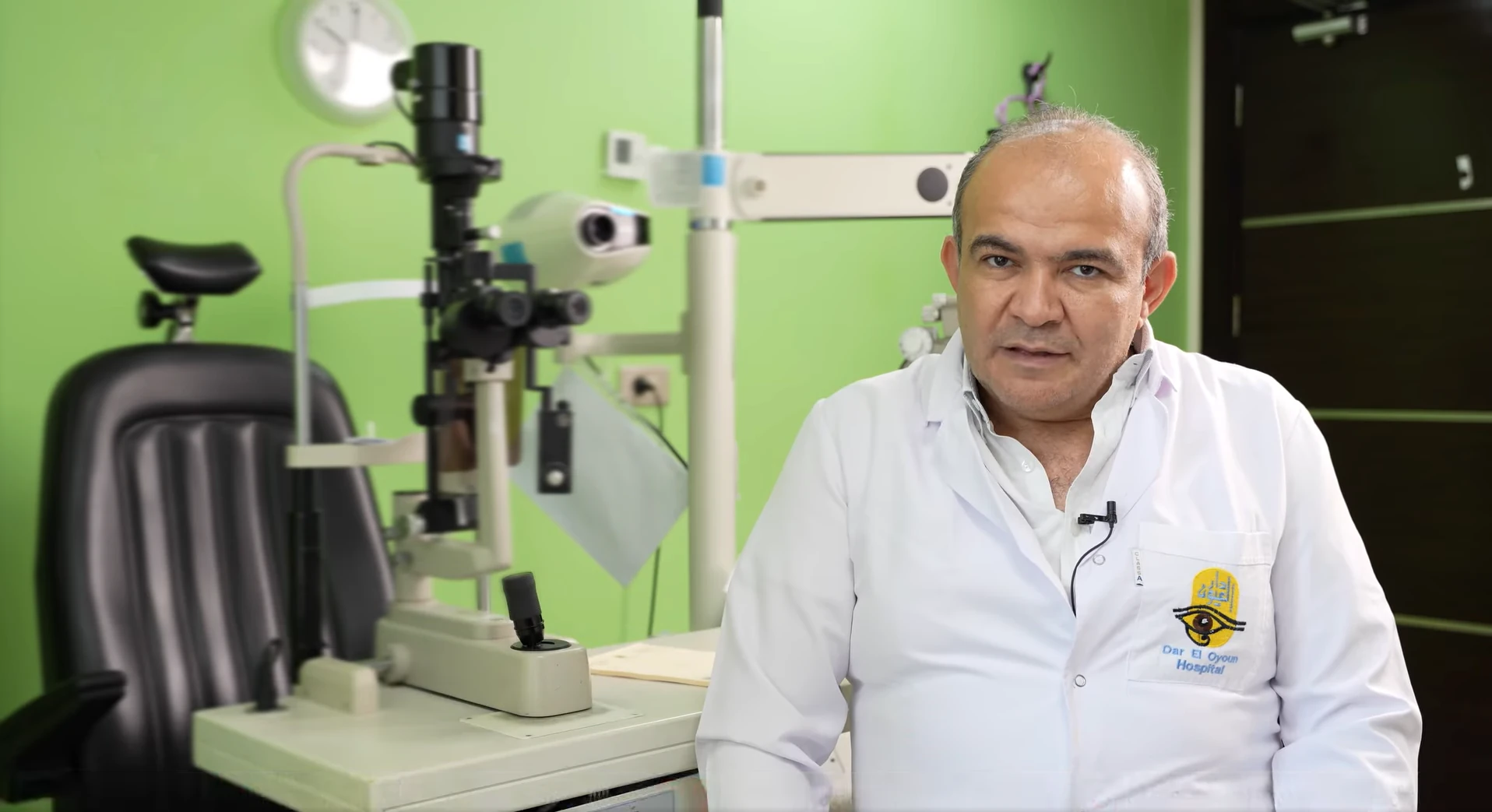 د. أحمد شريف - أستاذ واستشاري طب وجراحة العيون بجامعة القاهرة
